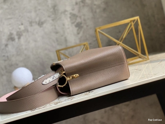 Fake Louis Bags CAPUCINES LOUIS MM VUITTON 0818